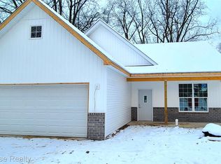 2325 Walnut Rd, Auburn Hills, MI 48326