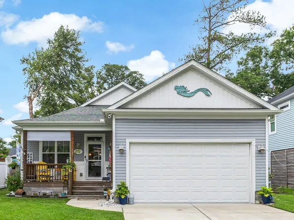 137 NW 16th Street, Oak Island, NC 28465