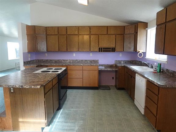 3rd image of 575 Winston Ave