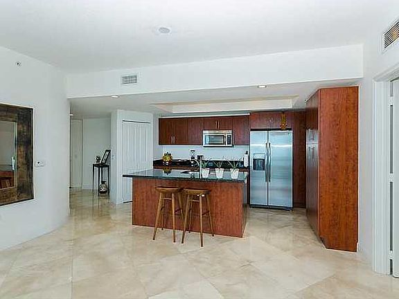 5th image of 480 NE 30th St APT 2101