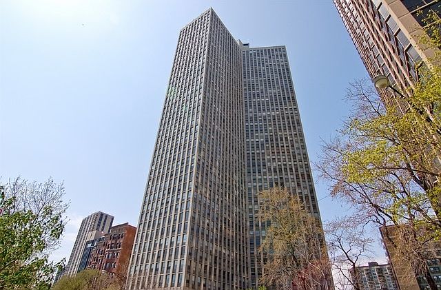 2nd image of 2626 N Lakeview Ave APT 2408
