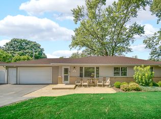 2540 Crystal Dr, Joliet, IL 60435