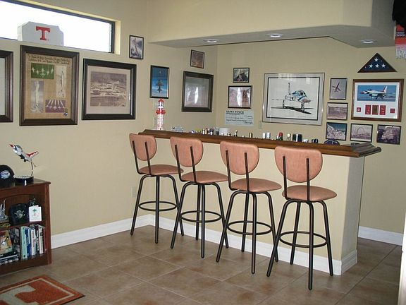 Bonus Room w/ Built in Bar