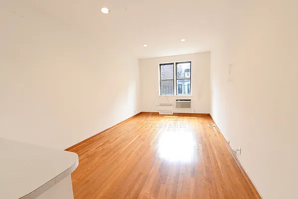 Rented by Peter Ashe | media 32