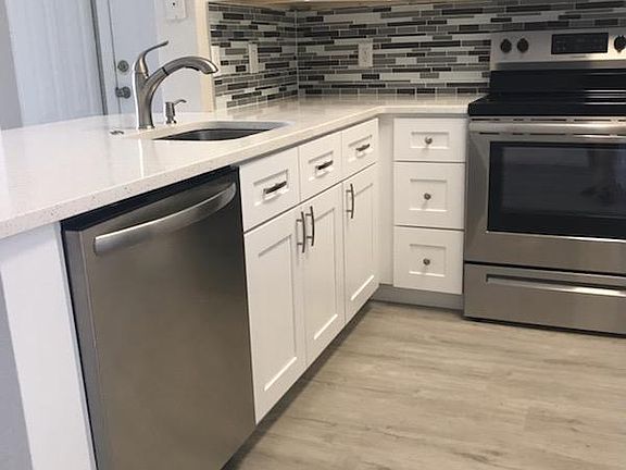 4th image of 4138 Central Sarasota Pkwy