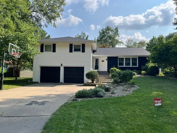 100 Woodchuck Ln, Macomb, IL 61455