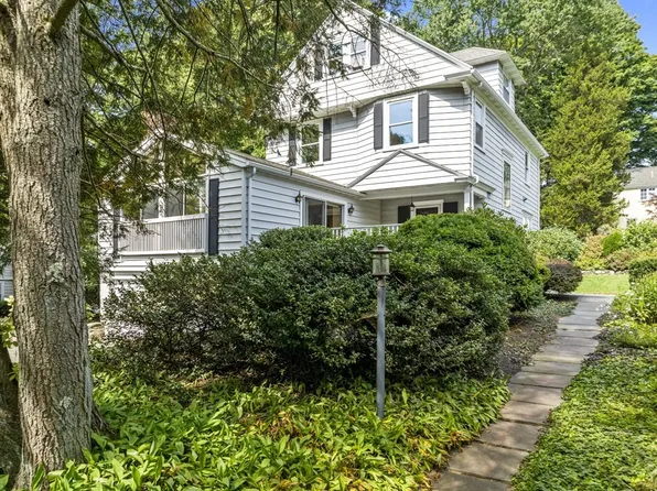 324 Linden St, Wellesley, MA 02481