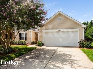 9709 Avensong Crossing Dr, Charlotte, NC 28215