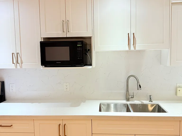 20 Hyacinth St #BASEMENT — Photo 6