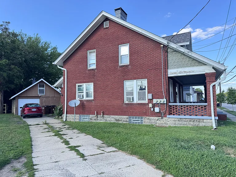 106 E Main St — Photo 11