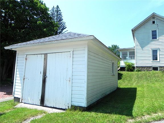 4th image of 637 Church St