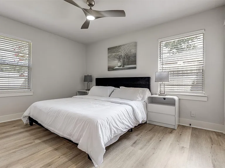 4034 Woodfin St — Photo 12