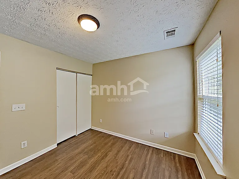 214 Oak Grove Ln — Photo 12