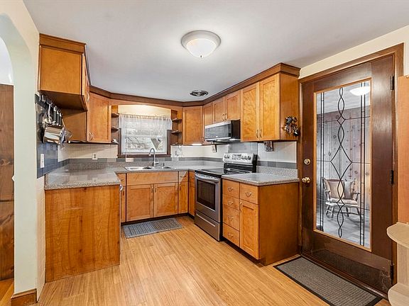 2nd image of 37 Manning Rd