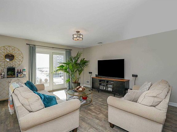 3rd image of 10210 Rockaway Beach Blvd #3
