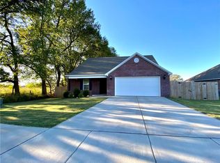 1328 E Ridge View Dr, Siloam Springs, AR 72761