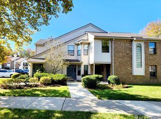 1013 Harbor Club Dr, Parlin, NJ 08859