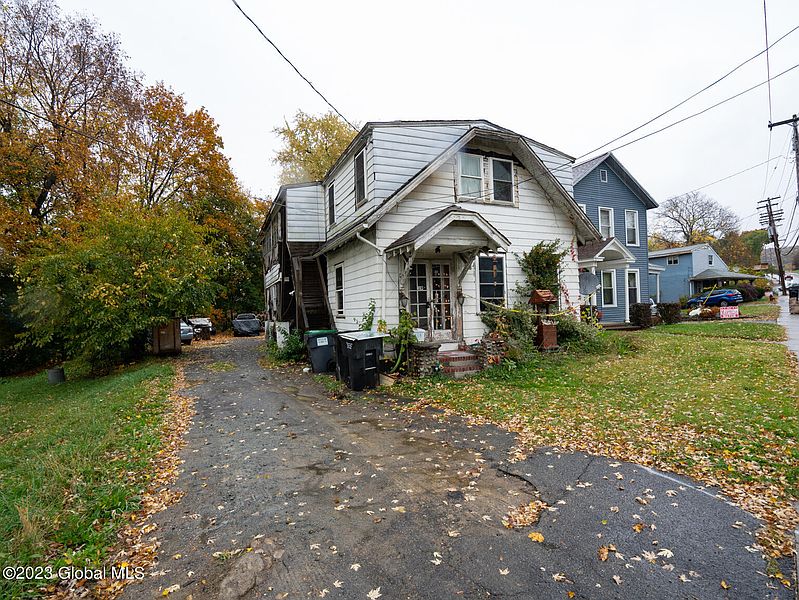 3rd image of 19 Northern Drive