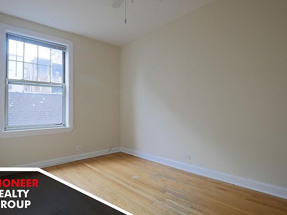 4th image of 556 W Aldine Ave
