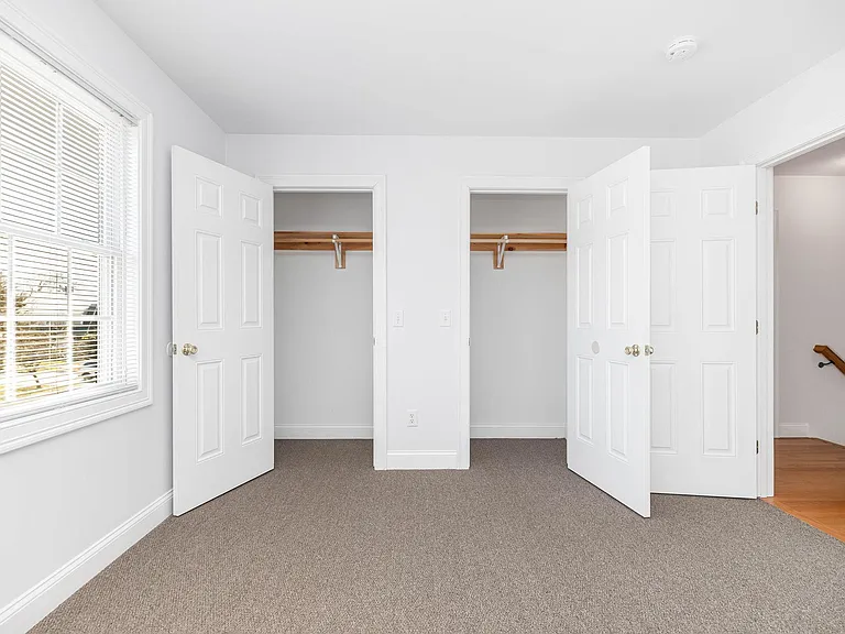 54 E Silver St #B — Photo 19