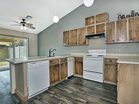 3rd image of 3223 W Tonopah Dr