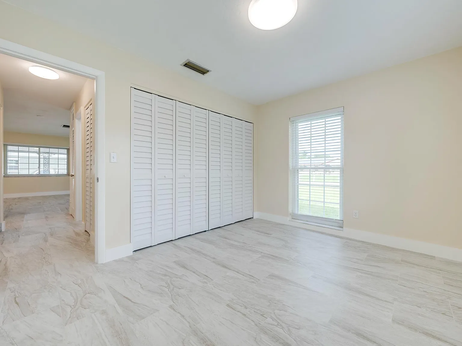 3 bed, 1400 sqft, $2,100 — Photo 3