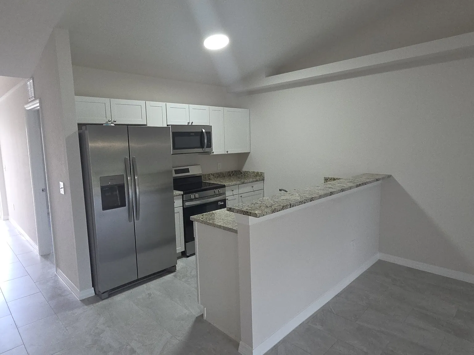 3 bed, 1200 sqft, $1,695 — Photo 2