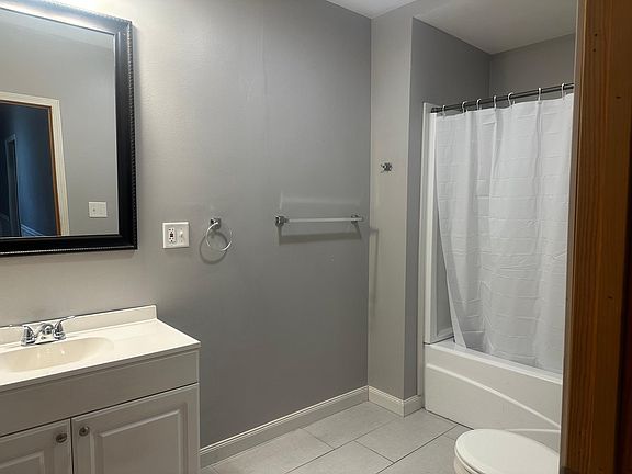 4th image of 582 Westford St