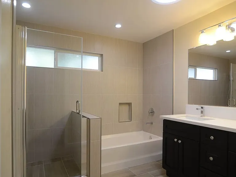 2477 Middlefield Ave — Photo 7