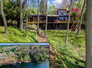 7124 Cascade Rd SE, Grand Rapids, MI 49546