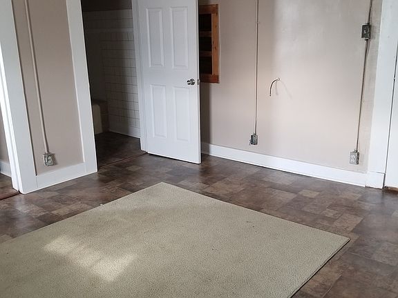 3rd image of 303 1/2 S Osage Ave #3-1