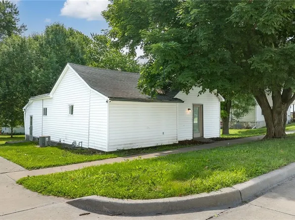 205 S 6th St, Savannah, MO 64485