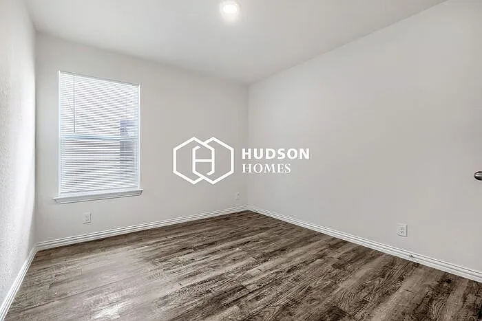 223 W Baxter St — Photo 8