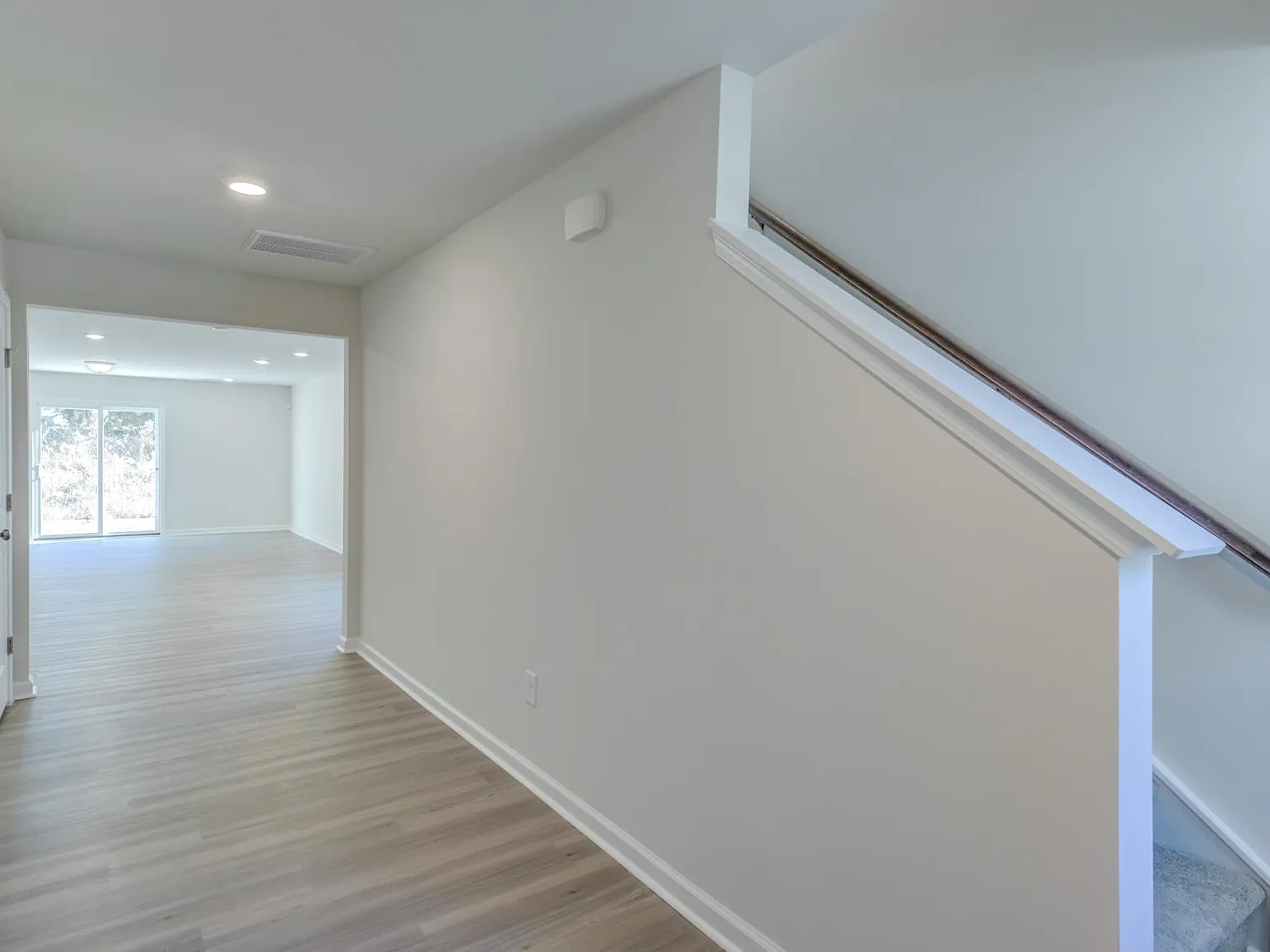 5 bed, 2577 sqft, $1,899 — Photo 3