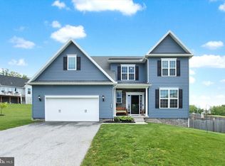 208 Fieldstone Dr, Hanover, PA 17331