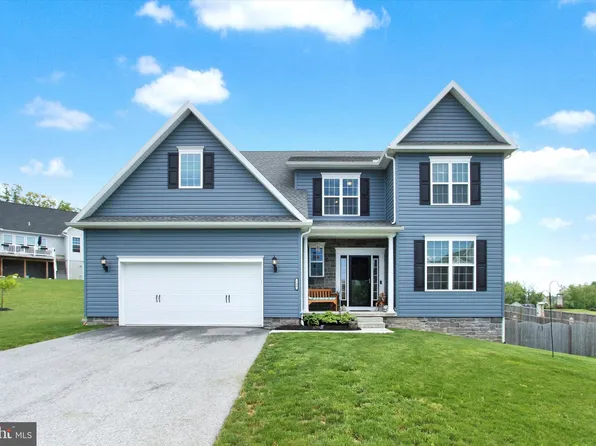 208 Fieldstone Dr, Hanover, PA 17331