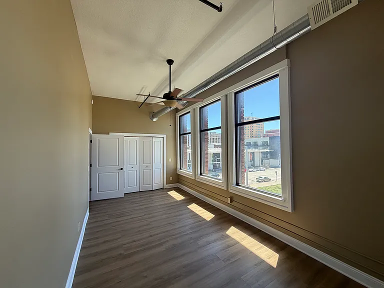 400 N Main St #320 — Photo 8