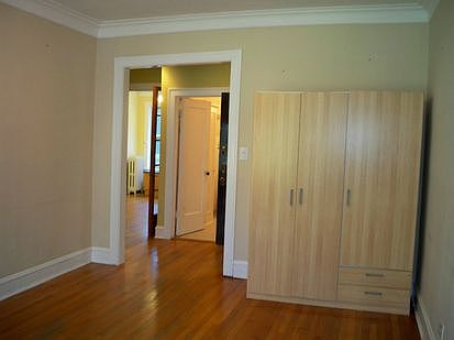 3rd image of 447 W Saint James Pl