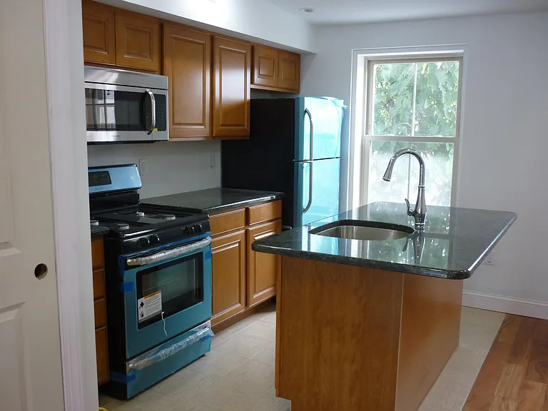 3815 Pearl St — Photo 2