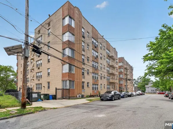 19 Lyons Ave APT 204, Newark, NJ 07112