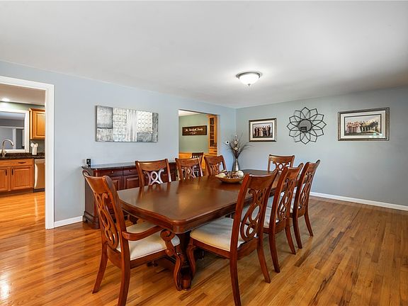 3rd image of 9382 Doral Dr