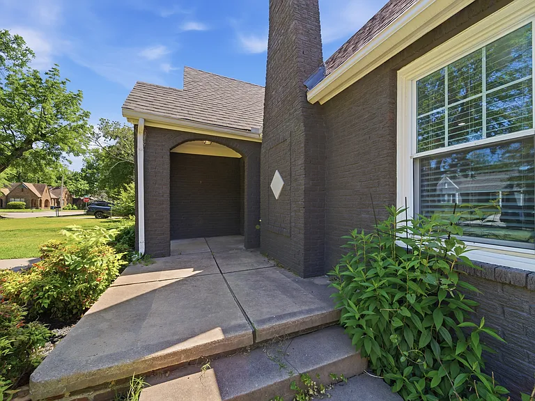1240 S Birmingham Ave — Photo 4