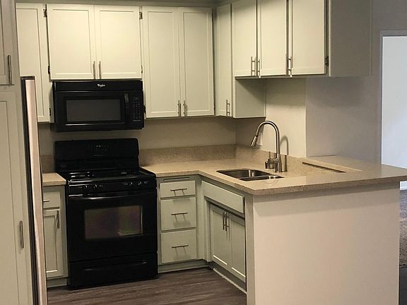 3rd image of 1545 Amherst Ave APT 206