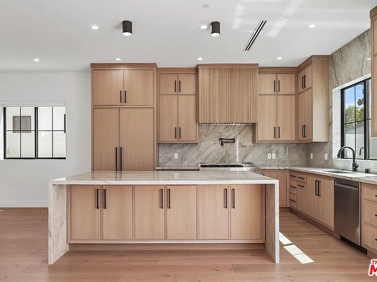 5917 Rhodes Ave — Photo 15