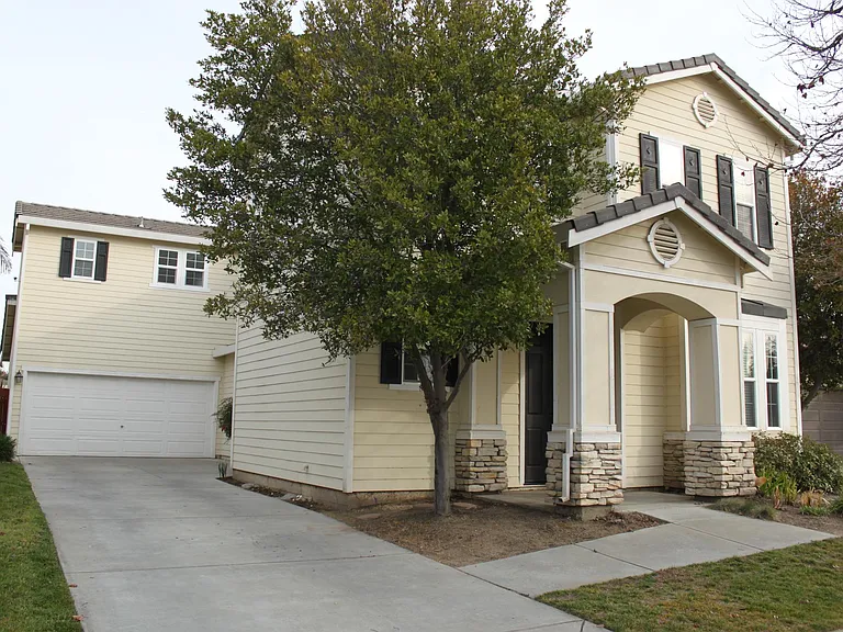 1265 W Springer Dr — Photo 2