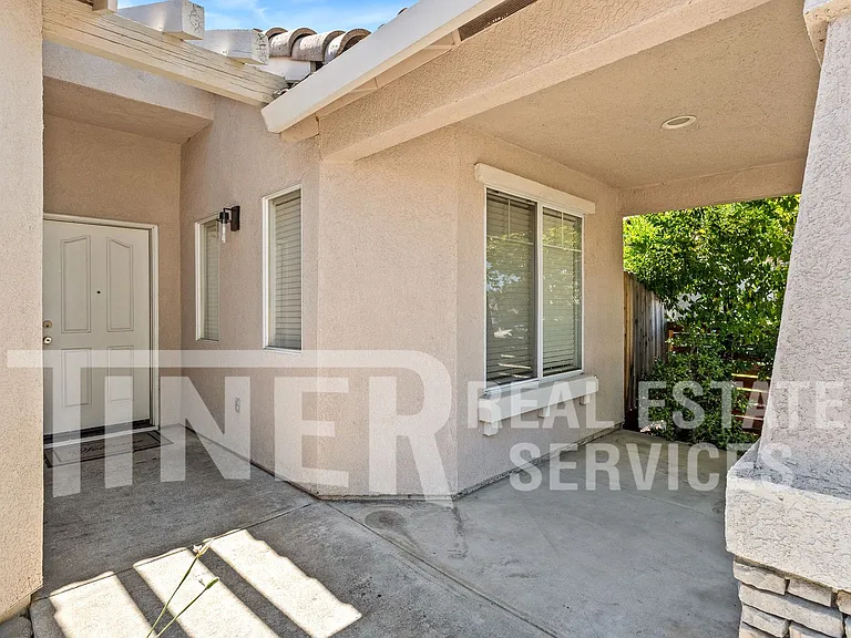 1742 Poppy Dr — Photo 6