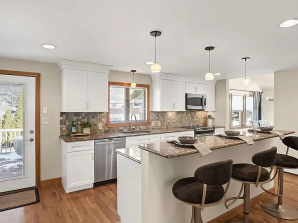 8 Grace Rd, Woburn, MA 01801
