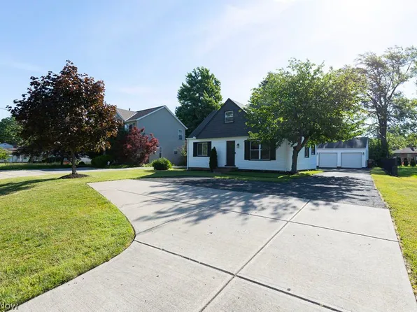 1995 Columbia Rd, Westlake, OH 44145