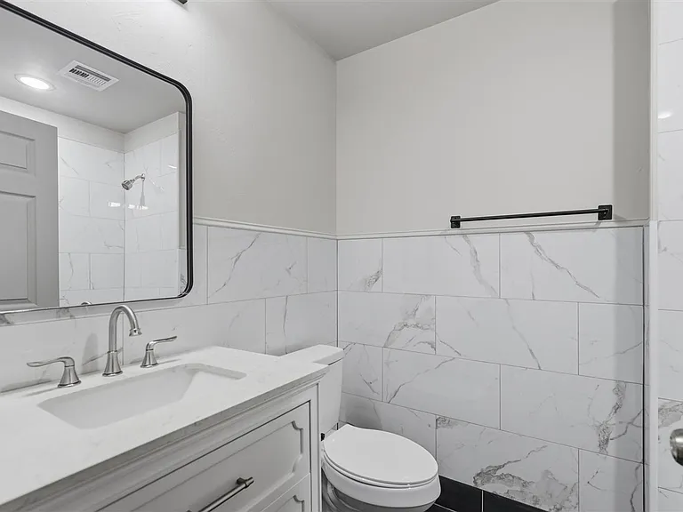 2302 E Sycamore Dr — Photo 13