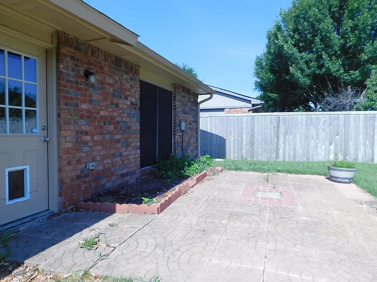 5529 Gates Dr — Photo 20